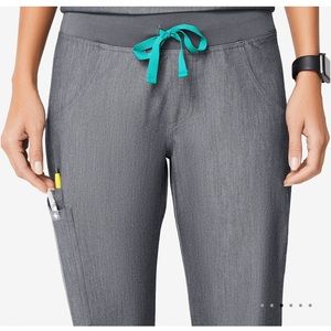 FIGS Kade Cargo Scrub Pants in Graphite Size S/P
